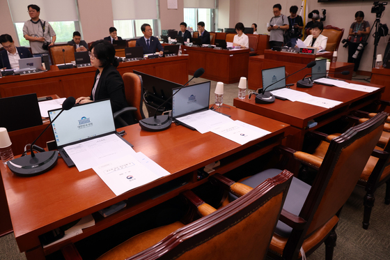 野 불참 속에 진행되는 법사위 전체회의