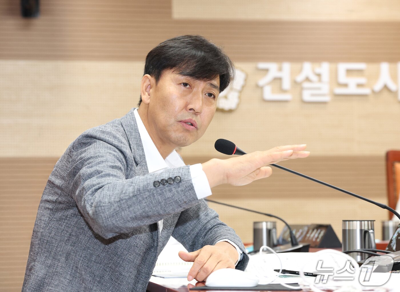 본문 이미지 - 질의하는 명노봉 아산시의원.(아산시의회 제공. 재판매 및 DB금지)