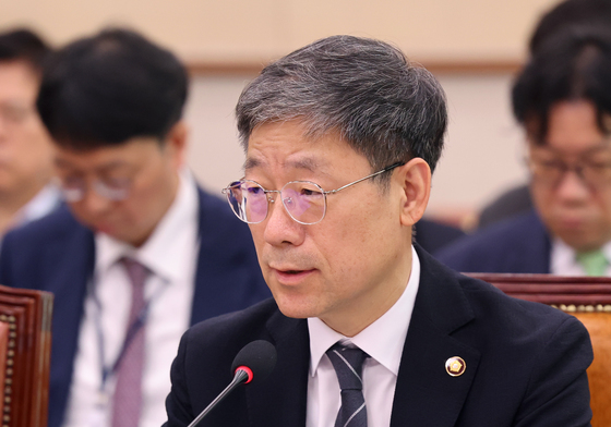 의원 질의에 답하는 노경필 법원행정처장