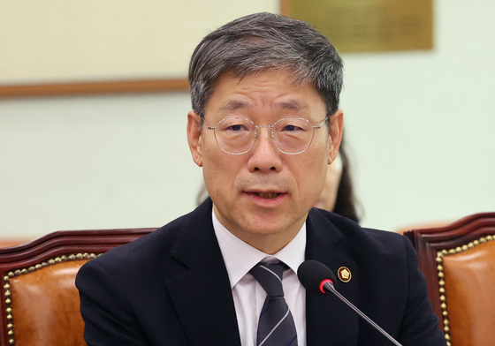 의원 질의에 답하는 노경필 법원행정처장