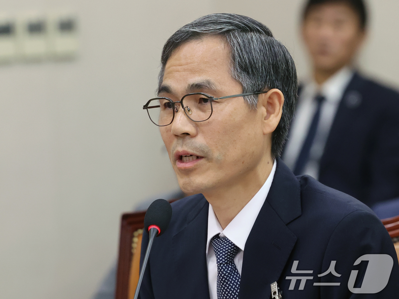 (서울=뉴스1) 황기선 기자 = 유승렬 경찰청 수사기획조정관이 22일 서울 여의도 국회에서 열린 법제사법위원회 전체회의에서 의원 질의에 답하고 있다.  2026.7.22/뉴스1