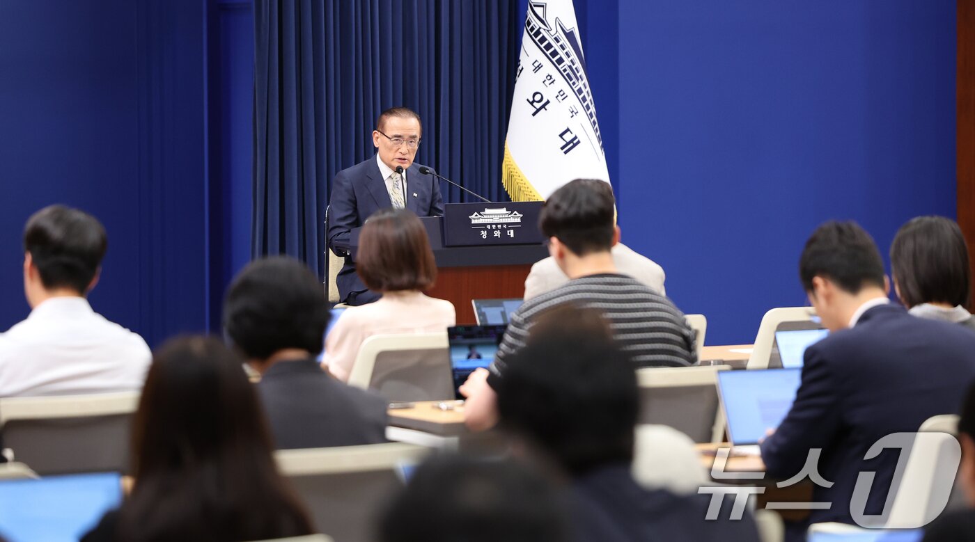 본문 이미지 - 위성락 국가안보실장이 22일 청와대 춘추관에서 대통령 순방 일정 관련 브리핑을 하고 있다. 2026.7.22 ⓒ 뉴스1 허경 기자