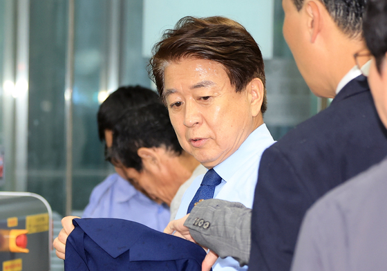 '불법 정치자금 혐의' 노웅래 전 의원 2심 선고, 내달 21일로 연기