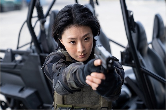 재일교포 배우 현리 '킬러들의 쇼핑몰2' 베테랑 킬러 변신