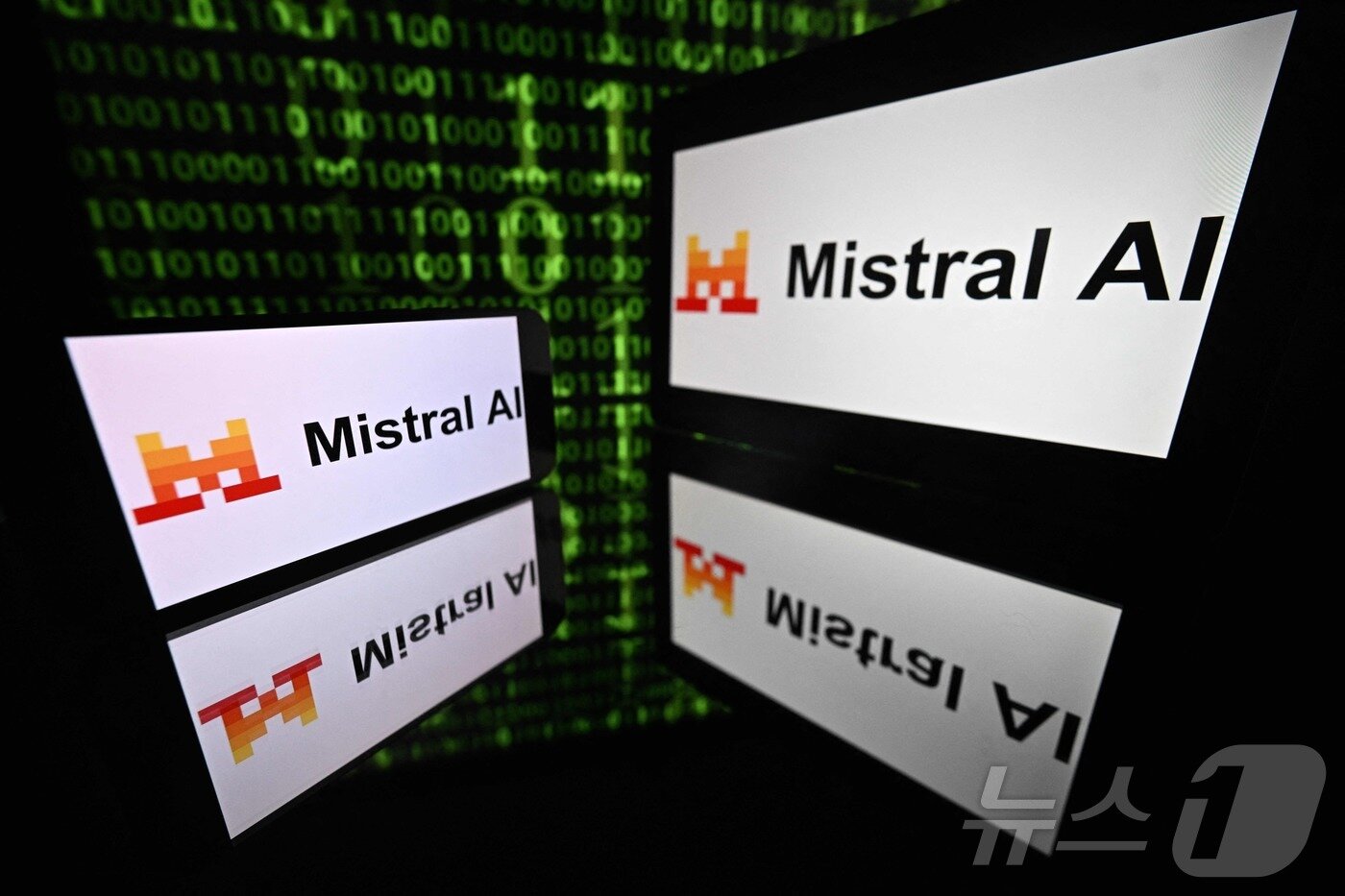 본문 이미지 - 프랑스 인공지능(AI) 기업 미스트랄의 로고. (자료사진) 2026.6.16 ⓒ AFP=뉴스1