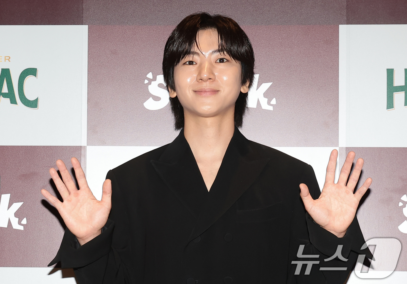 (서울=뉴스1) 권현진 기자 = 감독으로 변신한 배우 이주승이 22일 오후 서울 강남구 청담동 아르쥬 청담에서 열린 숏드라마 감독 서바이벌 프로그램 '디렉터스 아레나'의 포토행사에 …