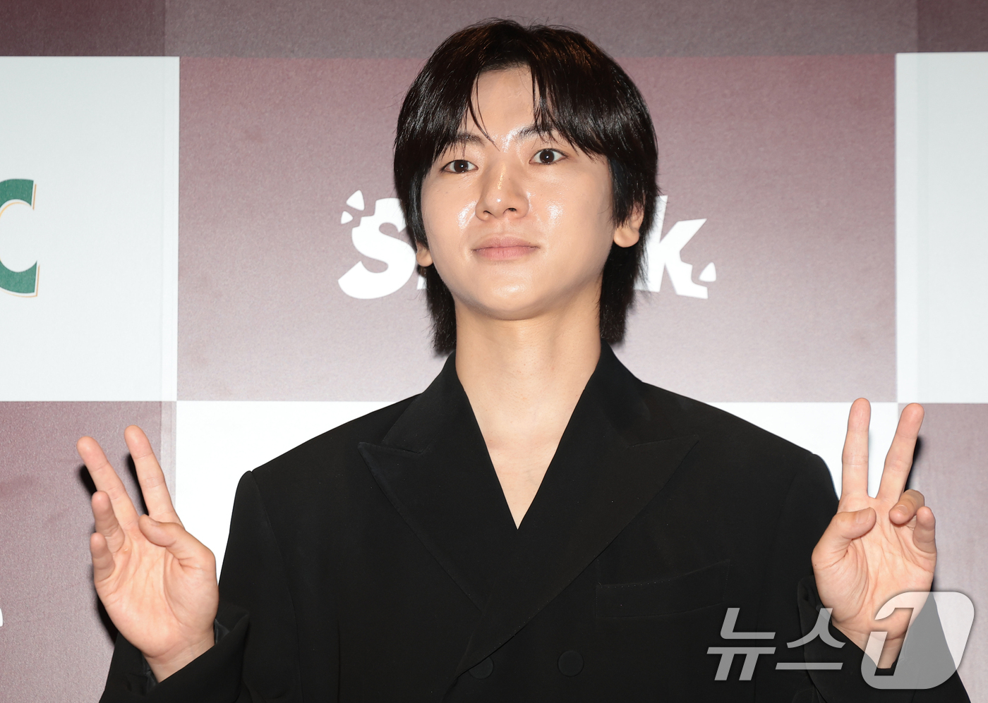 (서울=뉴스1) 권현진 기자 = 감독으로 변신한 배우 이주승이 22일 오후 서울 강남구 청담동 아르쥬 청담에서 열린 숏드라마 감독 서바이벌 프로그램 '디렉터스 아레나'의 포토행사에 …