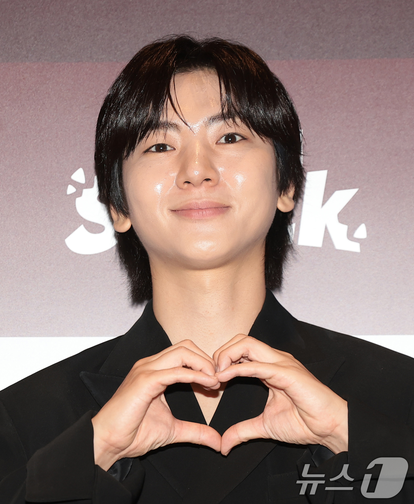 (서울=뉴스1) 권현진 기자 = 감독으로 변신한 배우 이주승이 22일 오후 서울 강남구 청담동 아르쥬 청담에서 열린 숏드라마 감독 서바이벌 프로그램 '디렉터스 아레나'의 포토행사에 …