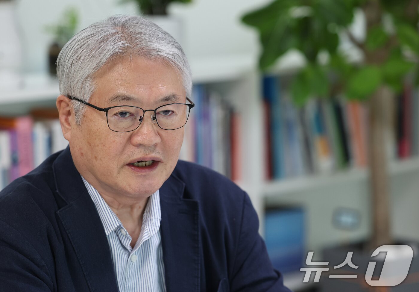 본문 이미지 - 김용익 재단법인 돌봄과 미래 이사장이 22일 서울 마포구 돌봄과 미래 사무실에서 뉴스1과 인터뷰를 하고 있다. 2026.7.22 ⓒ 뉴스1 오대일 기자