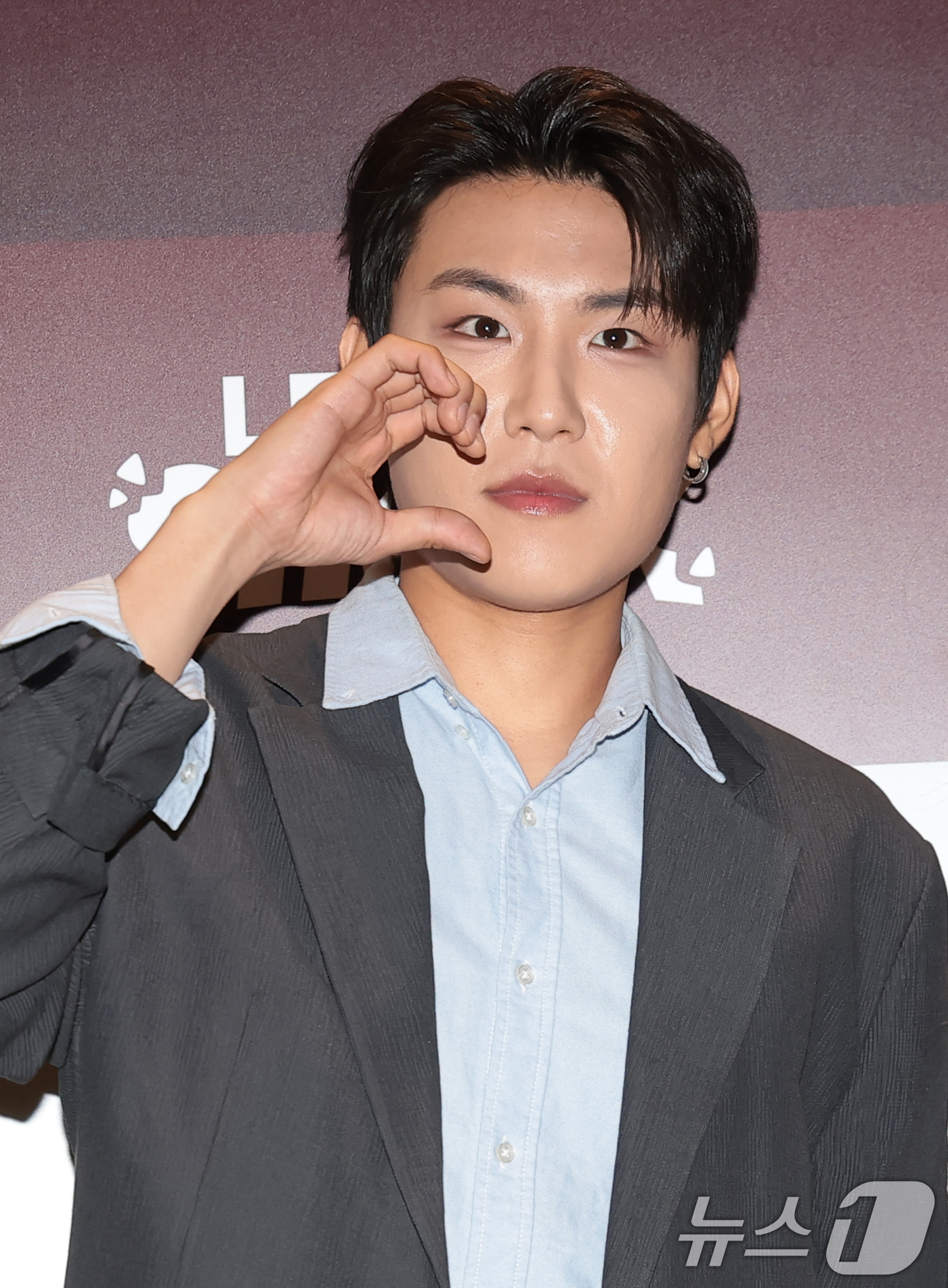 (서울=뉴스1) 권현진 기자 = 워너원 출신 박우진이 22일 오후 서울 강남구 청담동 아르쥬 청담에서 열린 숏드라마 감독 서바이벌 프로그램 '디렉터스 아레나'의 포토행사에 참석해 …