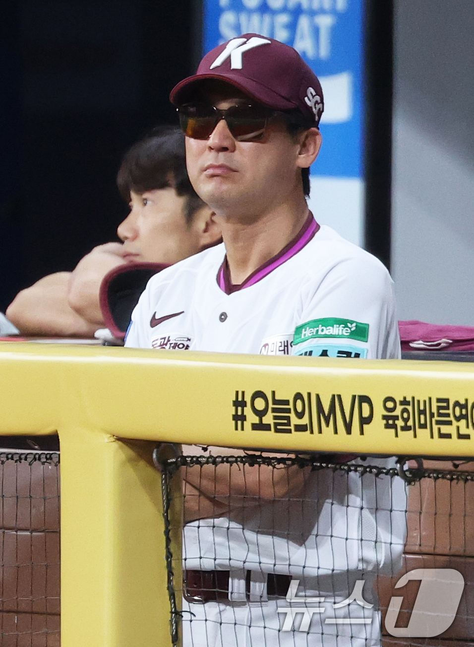 (서울=뉴스1) 오대일 기자 = 22일 서울 구로구 고척스카이돔에서 열린 '2026 신한은행 SOL KBO리그' 삼성 라이온즈와 키움 히어로즈의 경기에서 키움 설종진 감독이 경기를 …