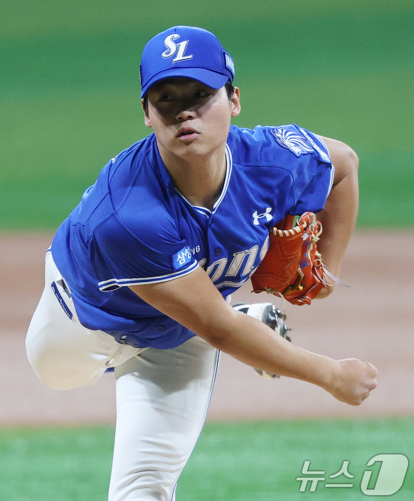 (서울=뉴스1) 오대일 기자 = 22일 서울 구로구 고척스카이돔에서 열린 '2026 신한은행 SOL KBO리그' 삼성 라이온즈와 키움 히어로즈의 경기, 1회말 삼성 선발투수 김백산 …