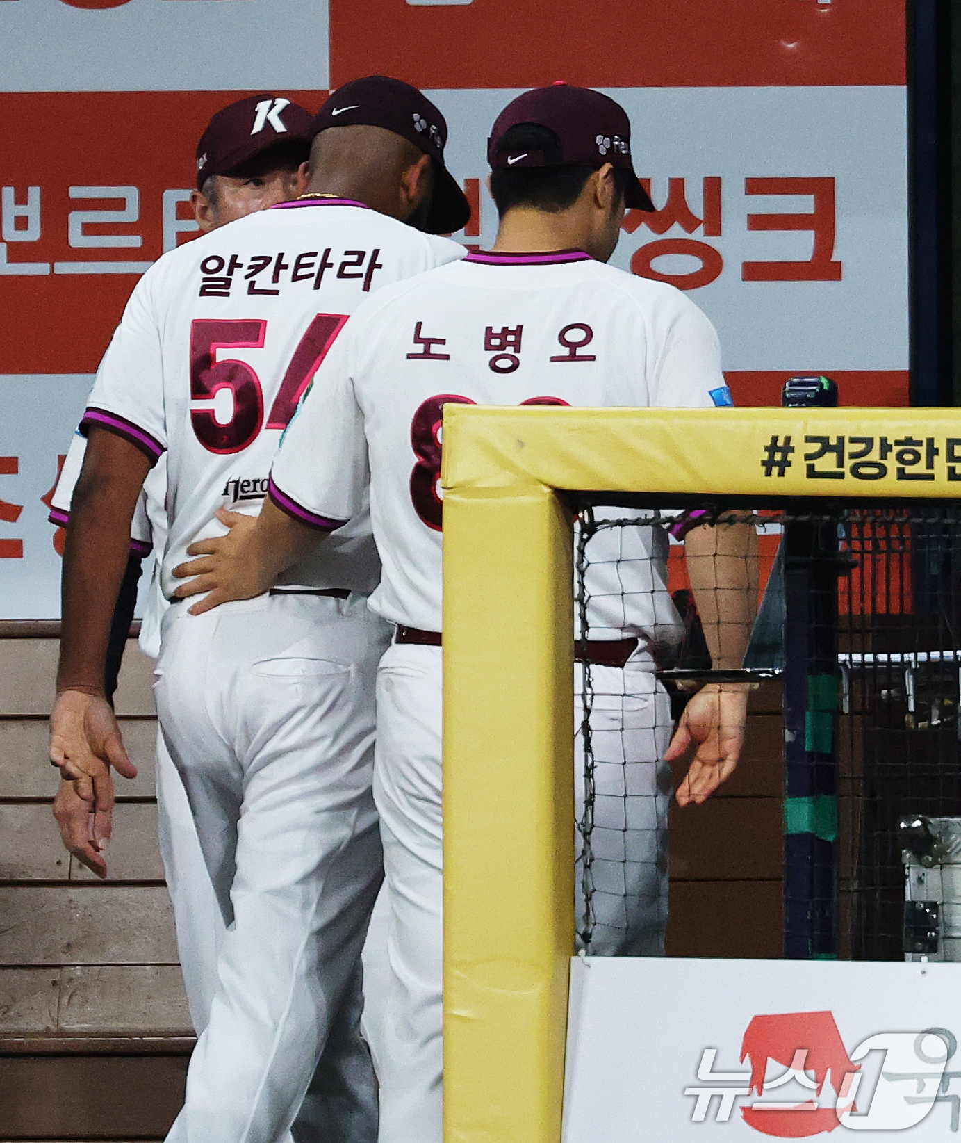 (서울=뉴스1) 오대일 기자 = 22일 서울 구로구 고척스카이돔에서 열린 '2026 신한은행 SOL KBO리그' 삼성 라이온즈와 키움 히어로즈의 경기, 5회초 호투를 이어가던 키움 …