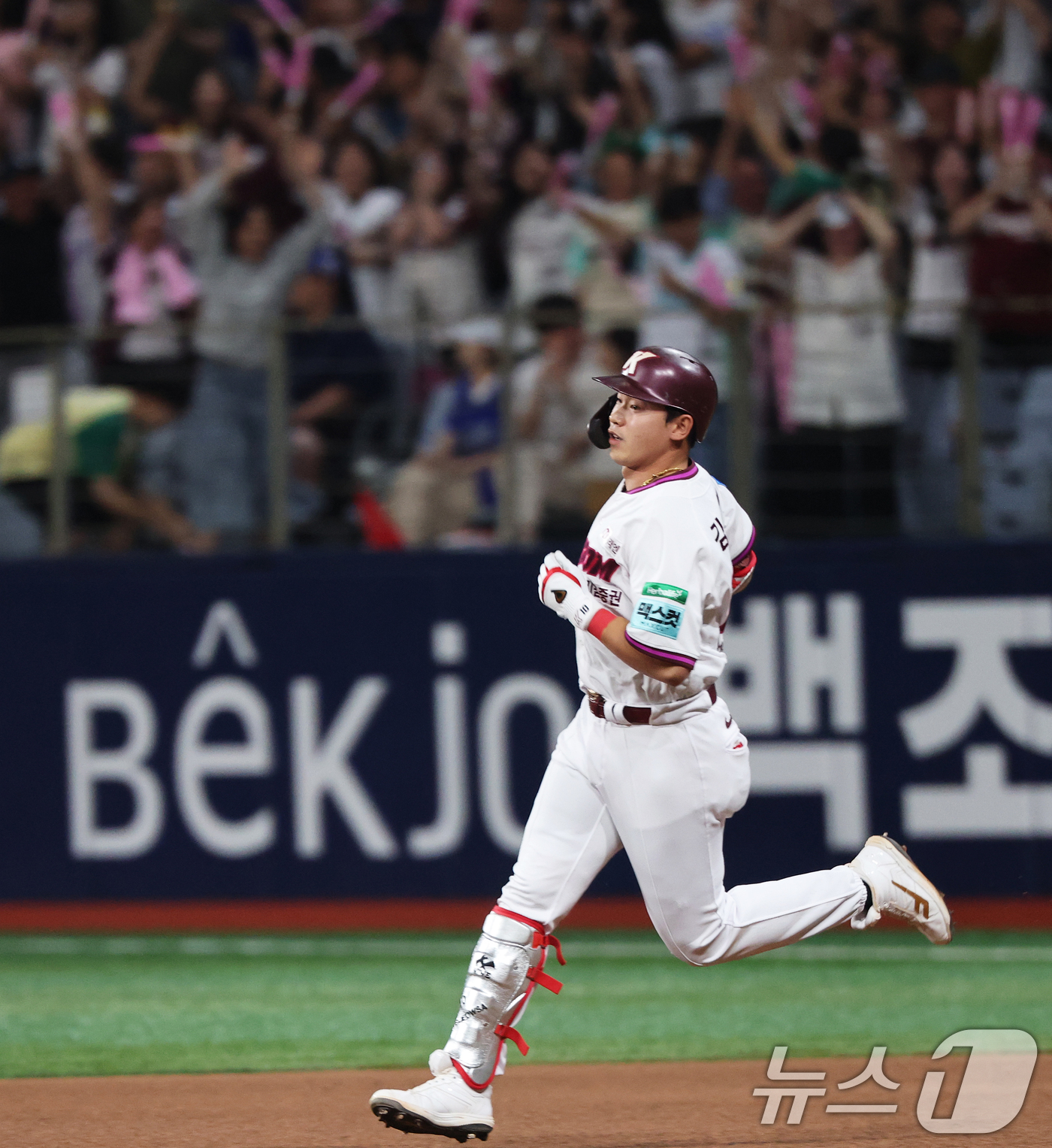 (서울=뉴스1) 오대일 기자 = 22일 서울 구로구 고척스카이돔에서 열린 '2026 신한은행 SOL KBO리그' 삼성 라이온즈와 키움 히어로즈의 경기, 5회말 키움 공격 선두타자로 …