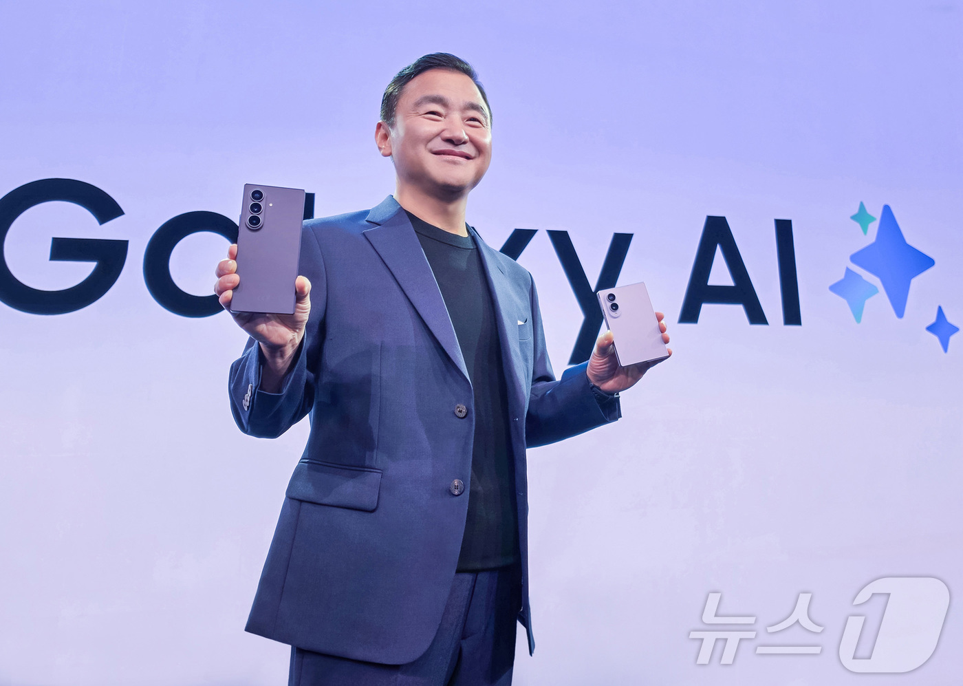 (서울=뉴스1) = 삼성전자가 22일 영국 런던 올드 빌링스게이트에서 열린 갤럭시 언팩(Galaxy Unpacked)에서 새로운 갤럭시 Z 폴드8 울트라·폴드8·플립8 등 폴더블 …