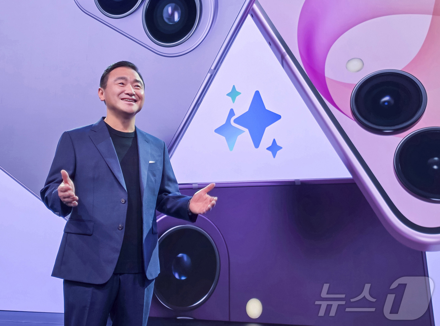 (서울=뉴스1) = 삼성전자가 22일 영국 런던 올드 빌링스게이트에서 열린 갤럭시 언팩(Galaxy Unpacked)에서 새로운 갤럭시 Z 폴드8 울트라·폴드8·플립8 등 폴더블 …