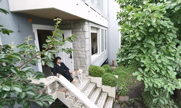'나혼자산다' 던, 자취 4년차 집 공개…갤러리같은 감각적 인테리어