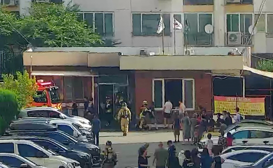 경산 사동 아파트 관리실서 시너 방화…직원 등 8명 화상(종합)