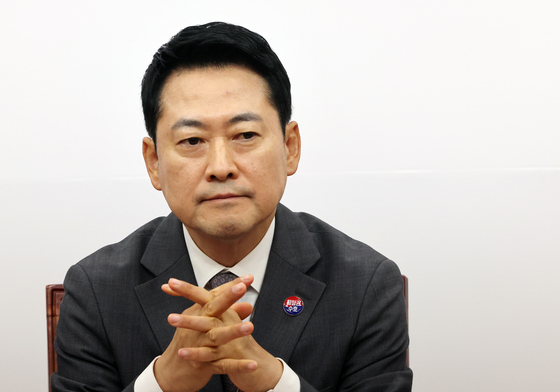 생각에 잠긴 장동혁 대표