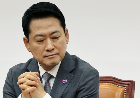 생각에 잠긴 장동혁 대표