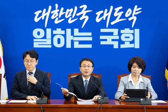 정책조정회의 발언하는 한병도 직무대행