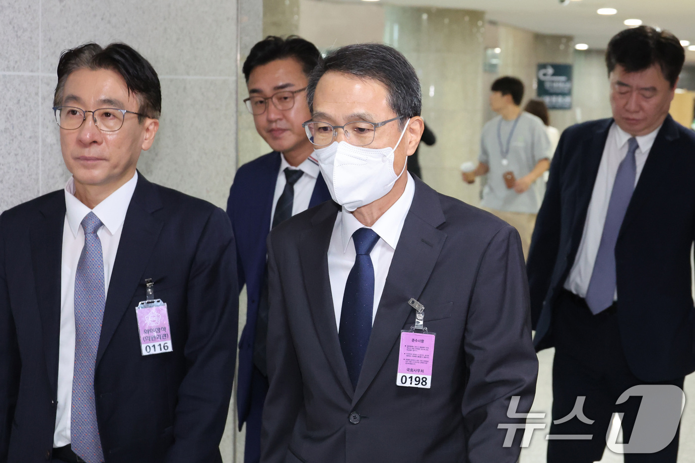 (서울=뉴스1) 신웅수 기자 = 유재성 경찰청장 직무대행이 23일 서울 여의도 국회 의원회관에서 열린 행정안전위원회 비공개 당정에 참석하고 있다. 2026.7.23/뉴스1
