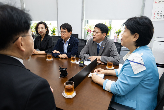 서영교 법사위원장 면담하는 조국혁신당 의원단