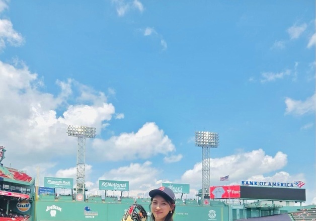 하지원, 韓배우 최초 MLB 보스턴 펜웨이파크 시구 성공…"환호 못잊을 것"