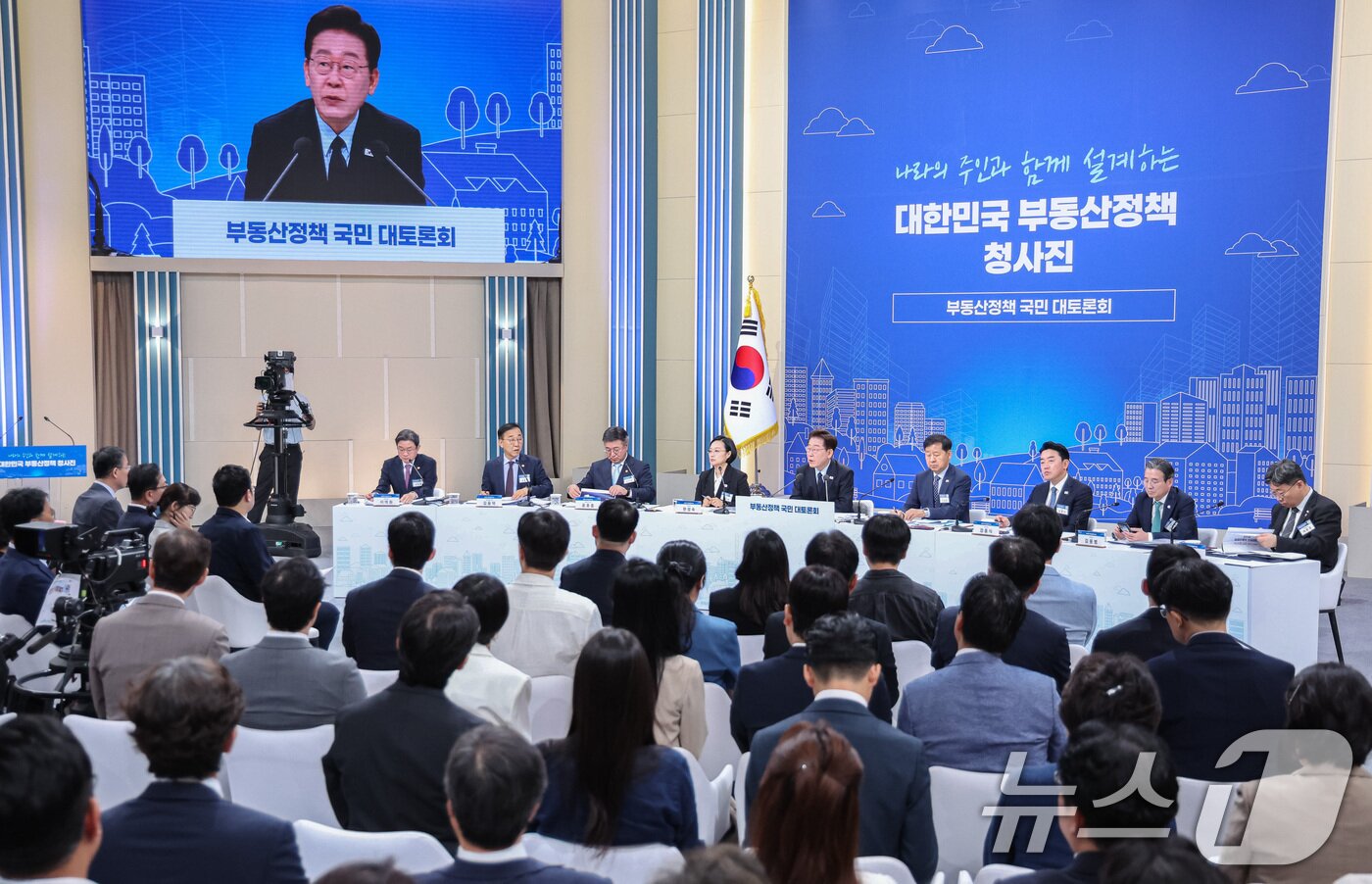 본문 이미지 - 이재명 대통령이 23일 서울 여의도 KBS 별관에서 열린 부동산정책 국민 대토론회에서 발언하고 있다. 2026.7.23 ⓒ 뉴스1 허경 기자