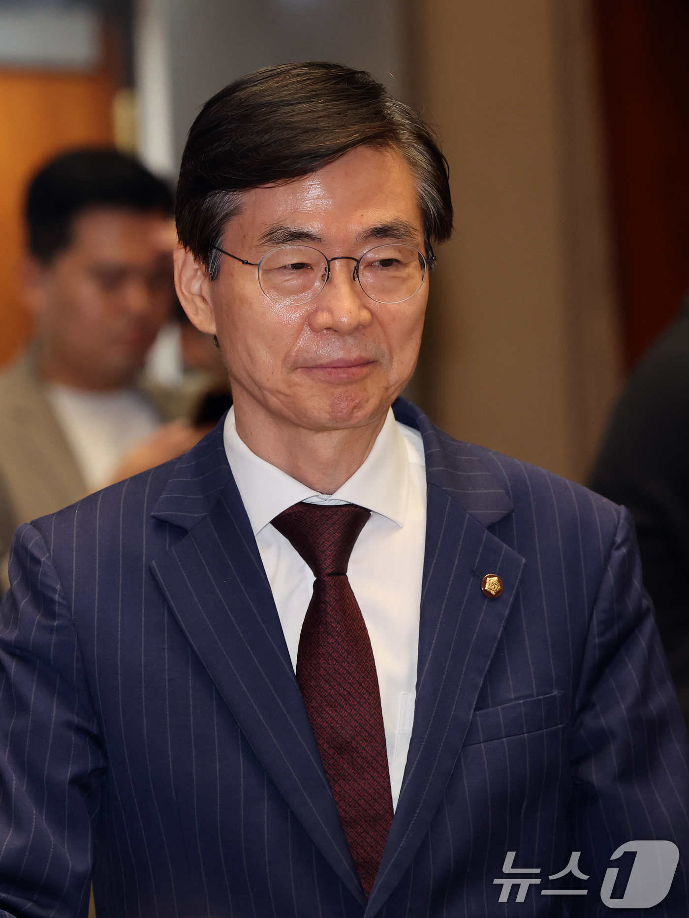(서울=뉴스1) 황기선 기자 = 조경태 국민의힘 의원이 23일 오전 서울 여의도 국회에서 열린 제22대 국회 후반기 상임위원장 후보자 선출 의원총회에서 모두발언을 하고 있다.  2 …