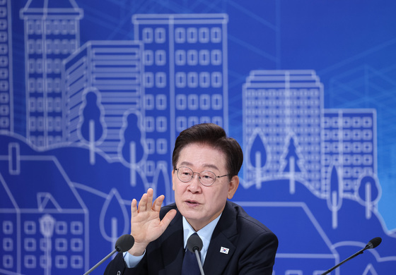 李대통령, 지방 DSR 완화 요청에 "규제·대책 핀셋형 세분화 필요" 공감