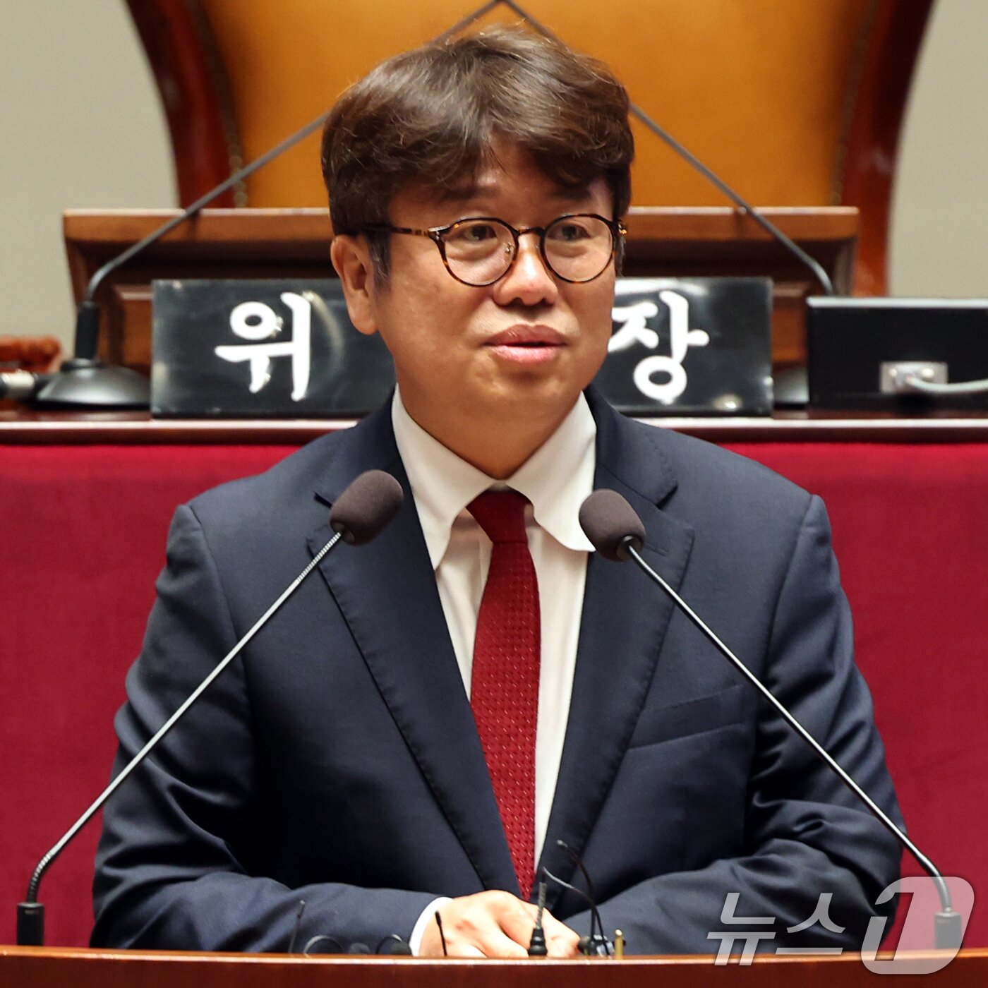 본문 이미지 - 국토교통위원장 후보로 선출된 유의동 국민의힘 의원이 23일 오전 서울 여의도 국회에서 열린 제22대 국회 후반기 상임위원장 후보자 선출 의원총회에서 소감을 발표하고 있다. 2026.7.23 ⓒ 뉴스1 황기선 기자