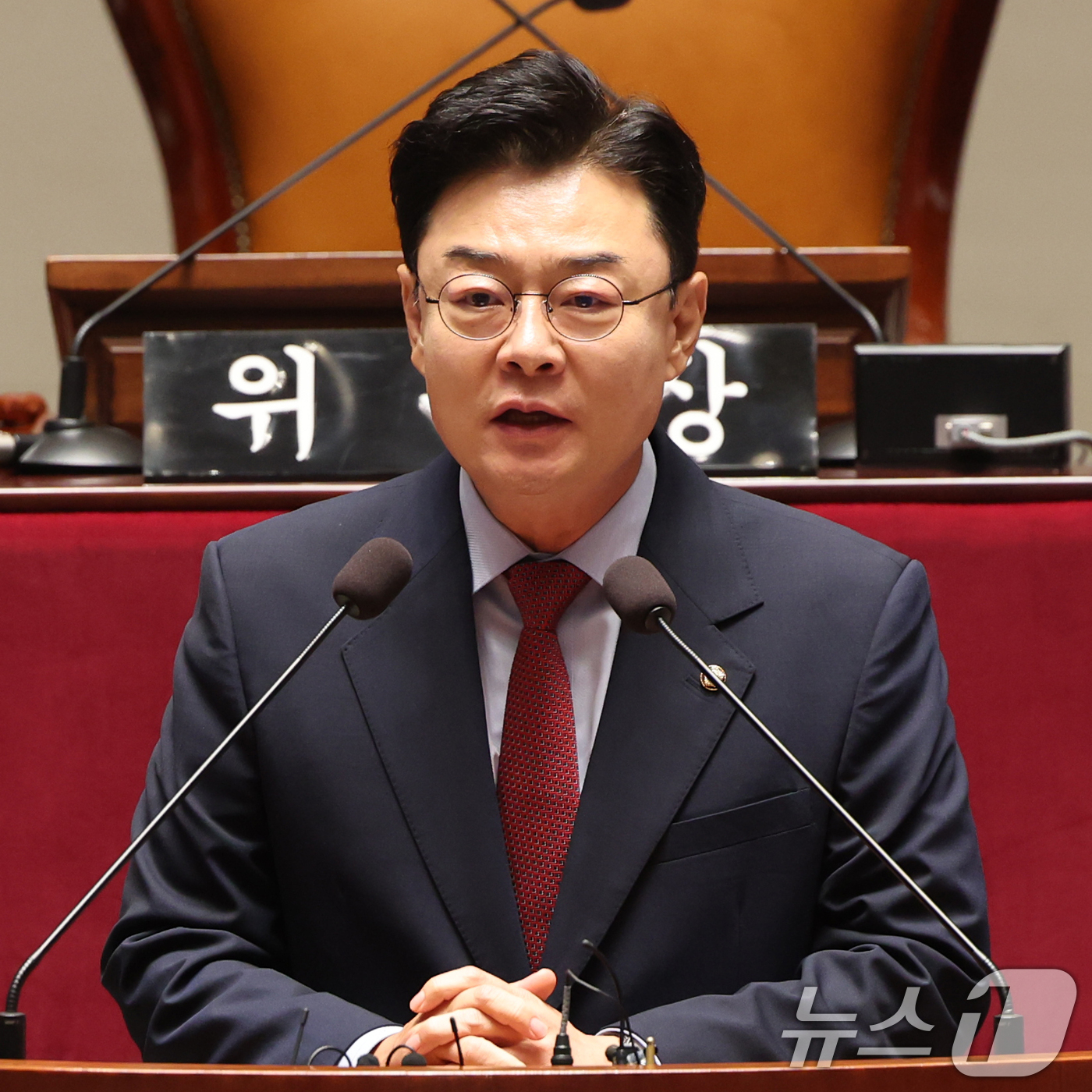(서울=뉴스1) 황기선 기자 = 산업통상자원중소벤처기업위원장 후보로 선출된 김성원 국민의힘 의원이 23일 오전 서울 여의도 국회에서 열린 제22대 국회 후반기 상임위원장 후보자 선 …