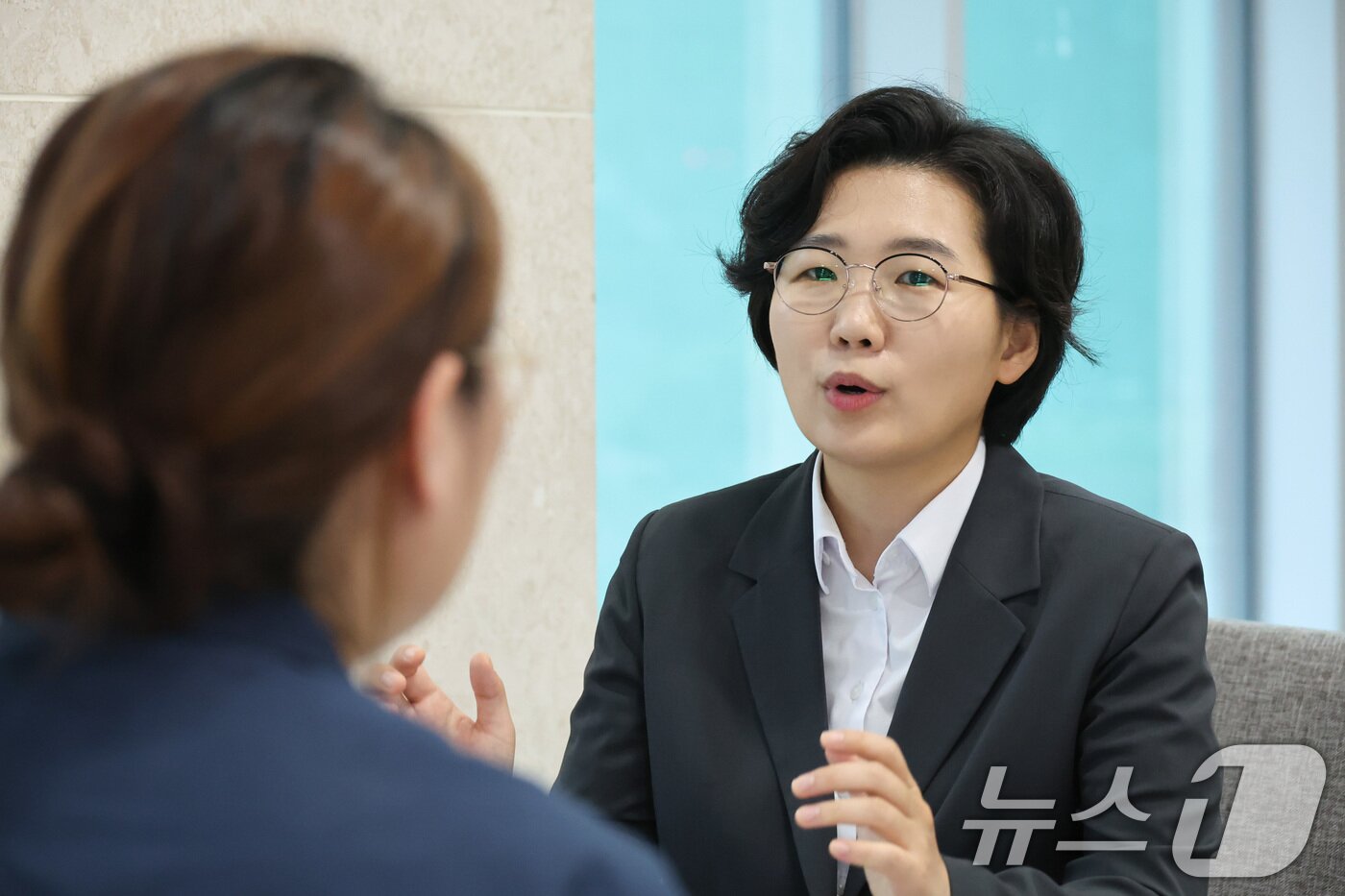 본문 이미지 - 김보미 더불어민주당 당대표 후보가 23일 서울 여의도 국회 소통관에서 뉴스1과 인터뷰를 하고 있다. ⓒ 뉴스1 신웅수 기자