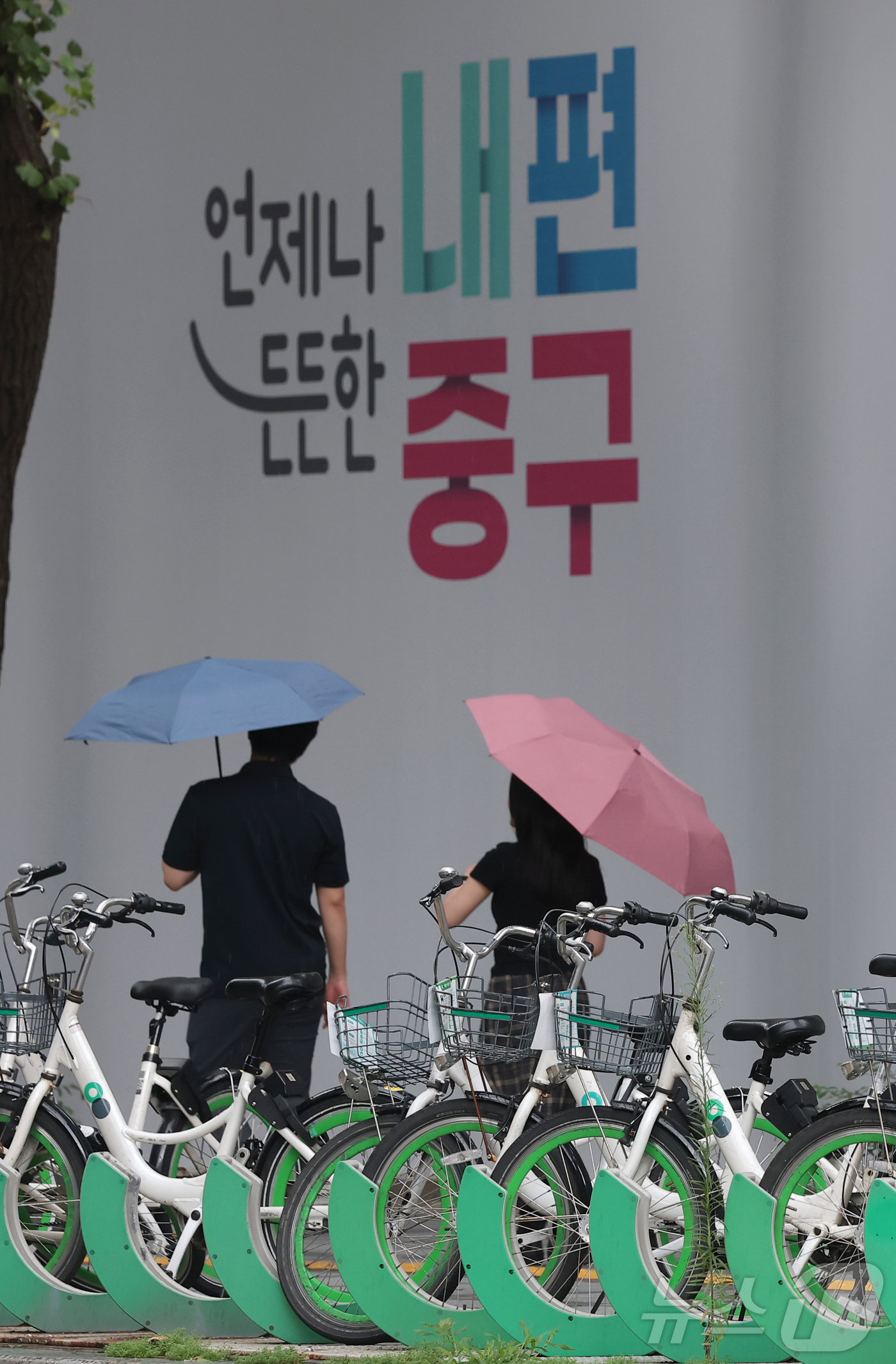 (서울=뉴스1) 권현진 기자 = 서울시 공공자전거 '따릉이' 이용자 462만 명의 개인정보가 해킹으로 유출된 사실이 뒤늦게 확인된 가운데, 서울시설공단이 피해 이용자들에게 5,00 …