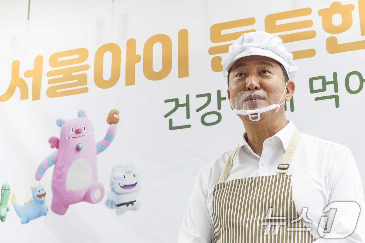 (서울=뉴스1) 오대일 기자 = 오세훈 서울시장이 23일 서울 서대문구 구립가재울지역아동센터에서 '서울아이 든든한끼' 점심 배식을 마친 후 발언하고 있다. (공동취재) 2026.7 …