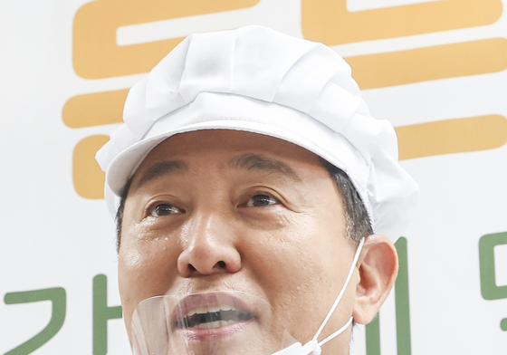 위생모 쓰고 발언하는 오세훈 서울시장