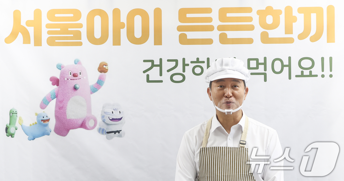 (서울=뉴스1) 오대일 기자 = 오세훈 서울시장이 23일 서울 서대문구 구립가재울지역아동센터에서 '서울아이 든든한끼' 점심 배식을 마친 후 발언하고 있다. (공동취재) 2026.7 …