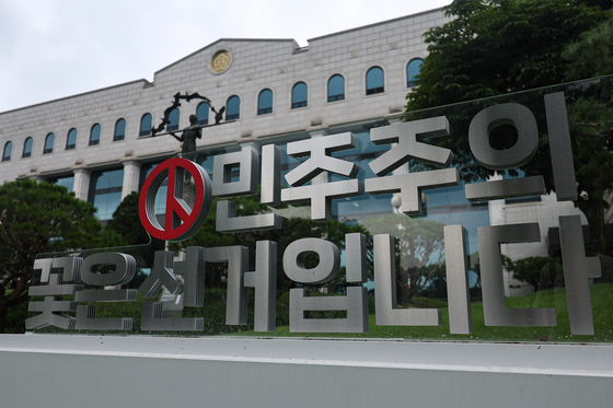 채용 비리부터 투표율 조작까지 '총체적 부실'…선관위 수사 확대