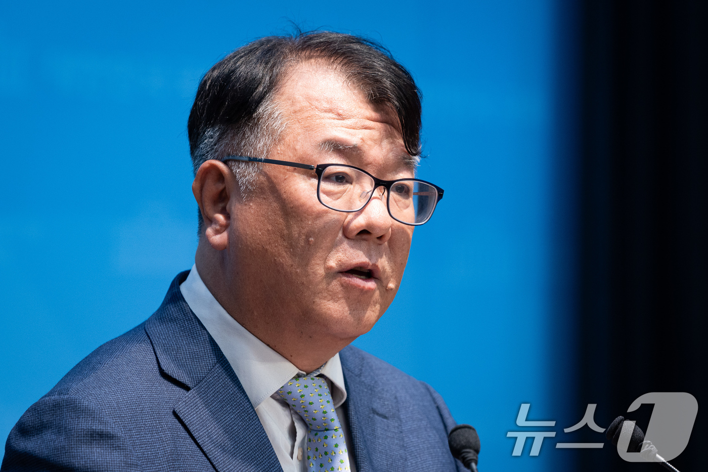 (서울=뉴스1) 유승관 기자 = '쌍방울 대북송금 사건' 이화영 전 경기도 평화부지사를 변호했던 서민석 변호사가 23일 서울 여의도 국회 소통관에서 고위공직자범죄수사처 참고인 조사 …