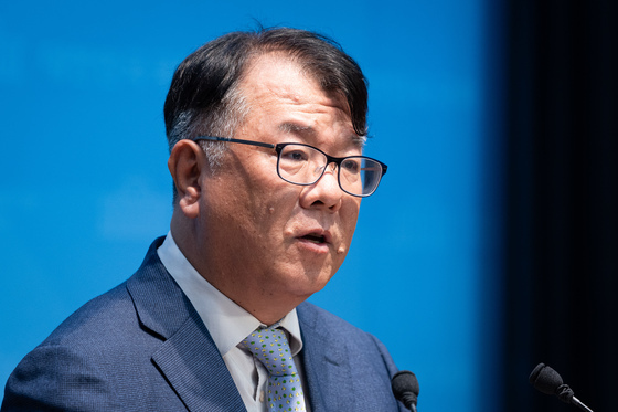 공수처 참고인 조사 앞두고 입장 밝히는 서민석 변호사