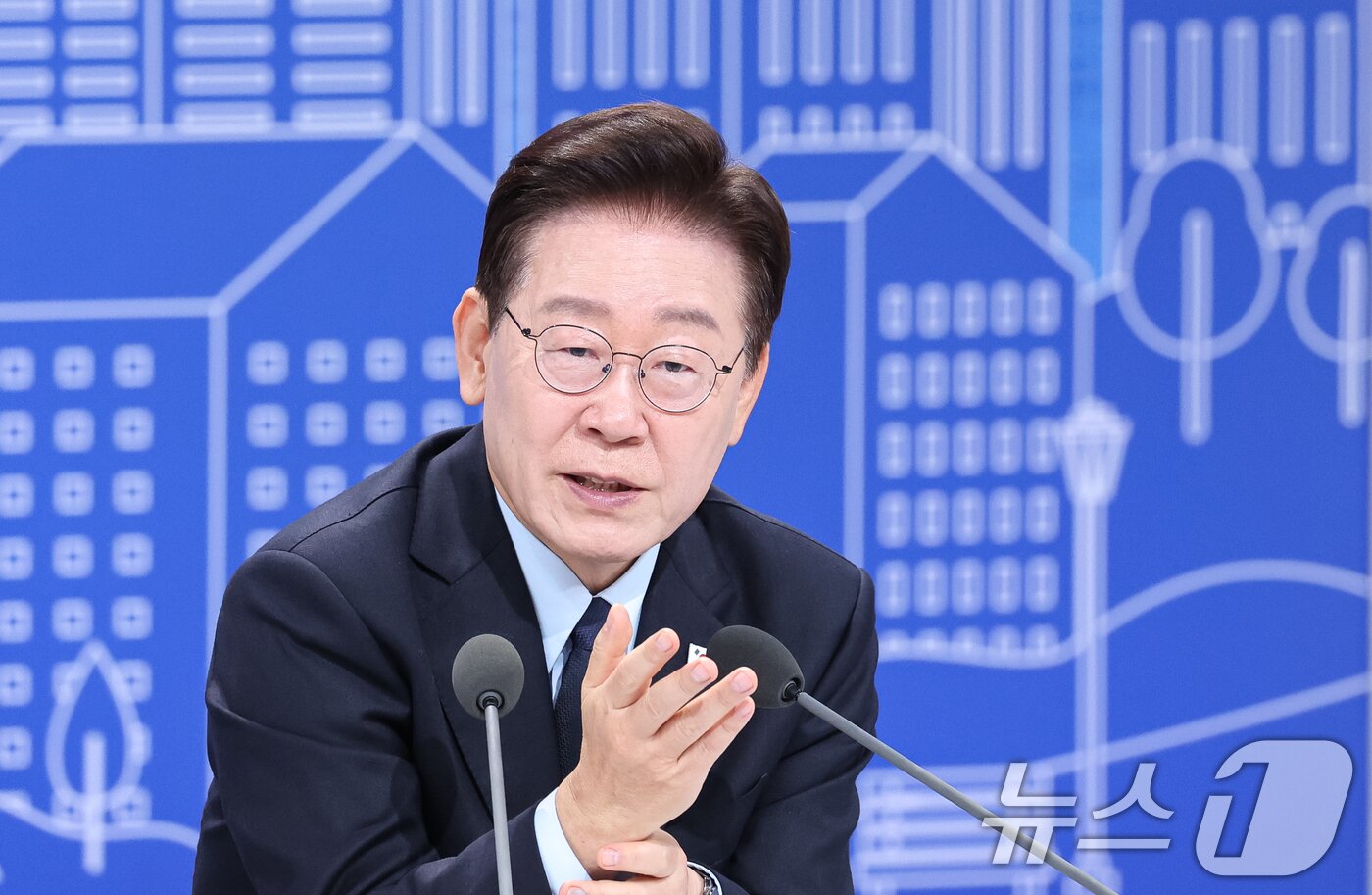 본문 이미지 - 이재명 대통령이 지난달 23일 서울 여의도 KBS 별관에서 열린 부동산정책 국민 대토론회에서 발언하고 있다. 2026.7.23 ⓒ 뉴스1 허경 기자