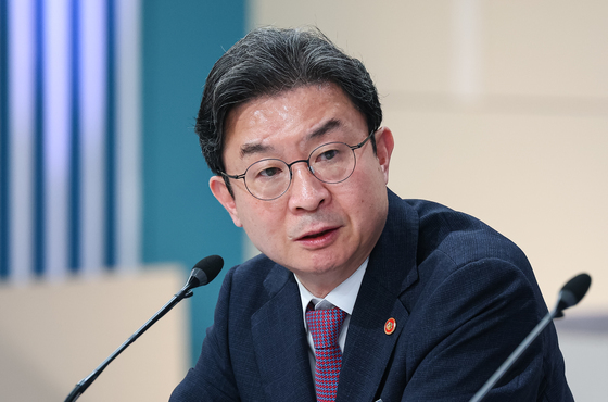 '청년·서민' 가계대출 총량 규제 예외 검토…기계적 대출 잠금 '방지'