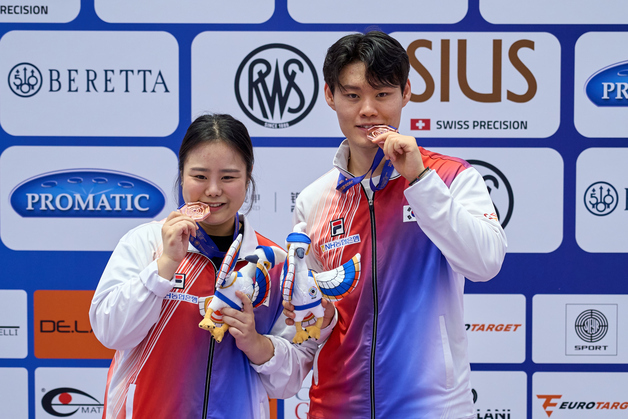 사격 김보미-홍수현, 항저우 월드컵 10m 공기권총 혼성단체 동메달
