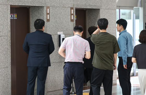 합수본, '투표율 허위입력' 선관위 압수수색