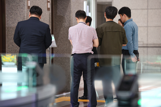 합수본, 중앙선관위 등 추가 압수수색…'투표율 전산조작' 포착