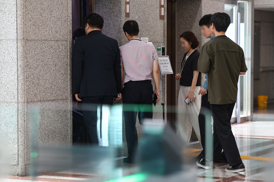 합수본, 중앙선관위 등 압수수색…"투표율 허위입력 정황 발견"