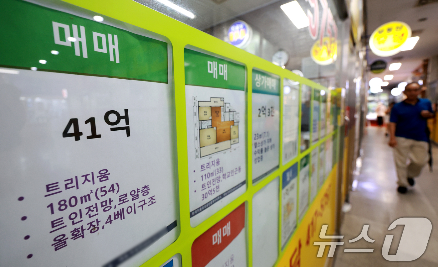 (서울=뉴스1) 이호윤 기자 = 23일 한국부동산원이 발표한 '2026년 7월 3주(20일 기준) 전국 주간 아파트가격 동향'에 따르면 전국 아파트 매매가격은 1주 전보다 0.09 …