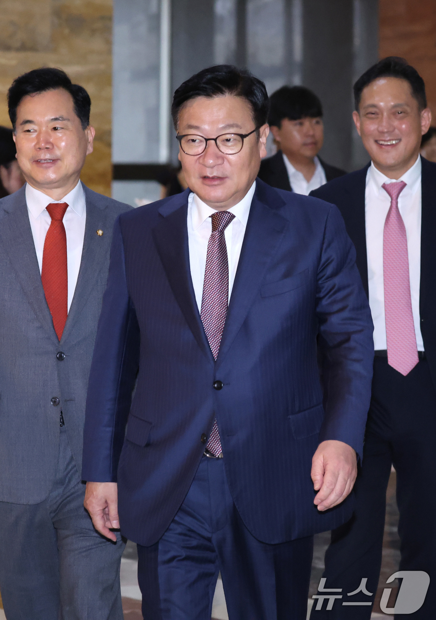 (서울=뉴스1) 신웅수 기자 = 정점식 국민의힘 원내대표가 23일 서울 여의도 국회에서 열린 비공개 의원총회에 참석하고 있다. 2026.7.23/뉴스1