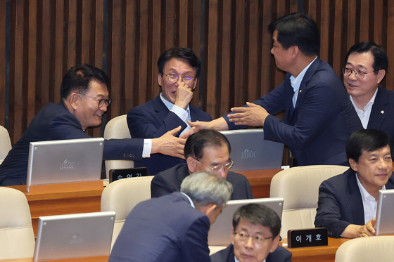 본회의 참석한 김민석·송영길